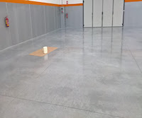 I pavimenti in cemento non sempre sono facili da pulire. Cantello detersivi professionali - Torino